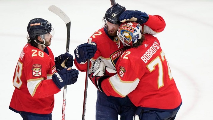 Kamarádství mezi brankáři Florida Panthers Sergejem Bobrovskym a Alexem Lyonem